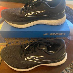 Brooks Women's Gylcerine 19 Black/White size 10 Wide(D)